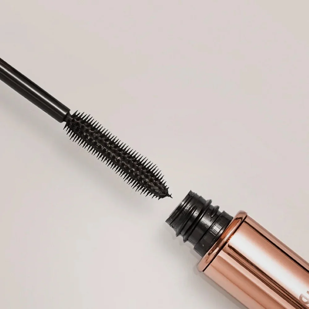 Allure Defining Mascara 01 Black - Image 3